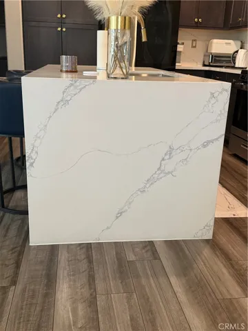 Quartz Waterfall Counter