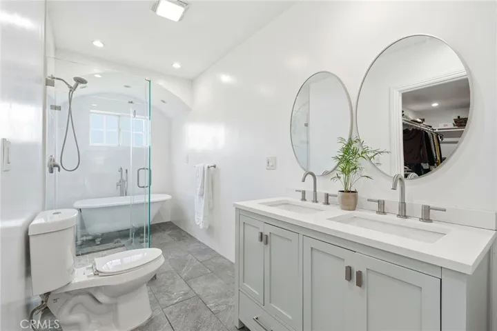 Primary bathroom that comes with the best and the very best.