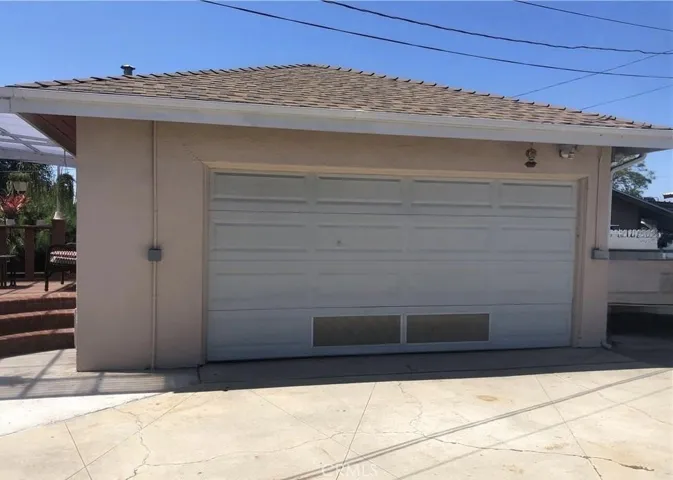 Detached garage