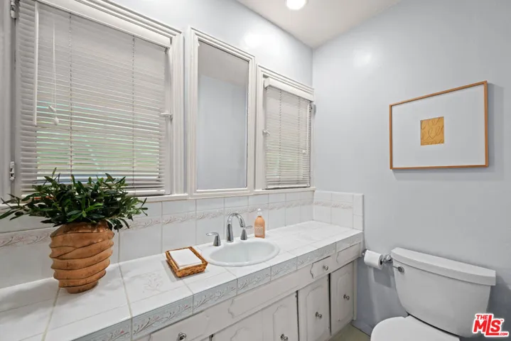 637 N Detroit Street, Los Angeles, California 90036