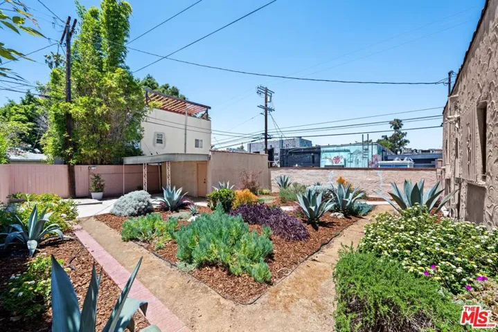 637 N Detroit Street, Los Angeles, California 90036