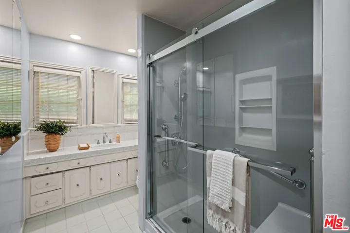 637 N Detroit Street, Los Angeles, California 90036