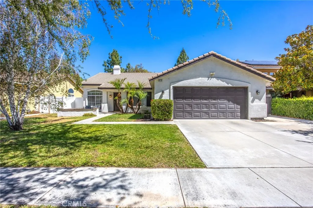 Beautifully maintained home located in desirable South Corona
