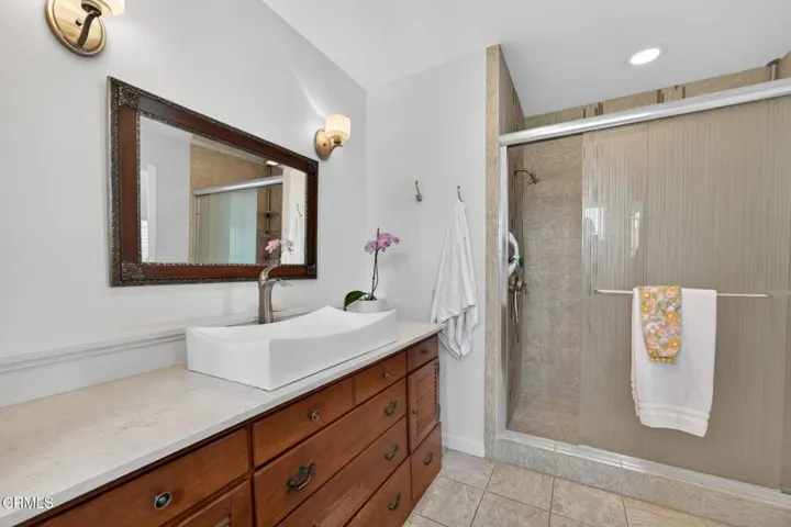 32-web-or-mls-Upmarket Media-67Bla096