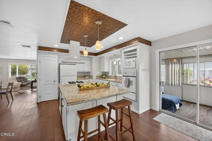21-web-or-mls-Upmarket Media-67Bla061