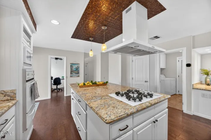 17-web-or-mls-Upmarket Media-67Bla049