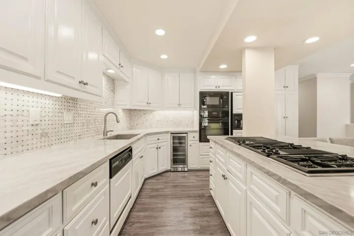 Spacious Gourmet Style Kitchen