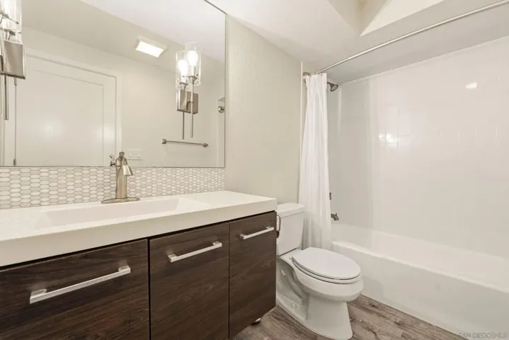 1st Floor Full Bathroom