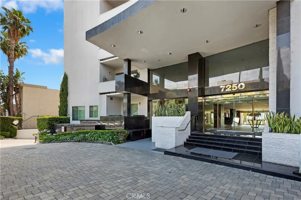 7250 Franklin Ave #506