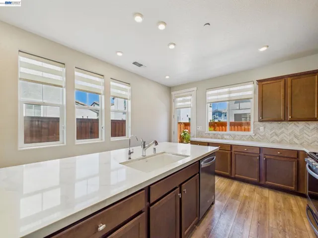 233 E Central Pkwy, Mountain House, California 95391