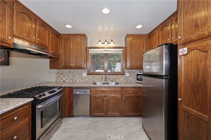 858 Club View Drive, Big Bear Lake, California 92315