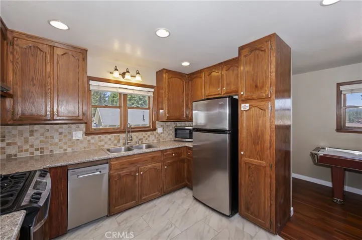 858 Club View Drive, Big Bear Lake, California 92315