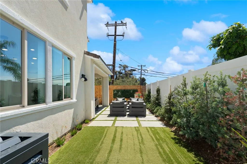 Front exterior photos are of the actual home. Back yard & interior photos are of the builder’s model home with the same floor plan and are for illustrative purposes only. Actual finishes, features, furnishings, and condition may vary. Home is under construction and will be delivered unfurnished.
