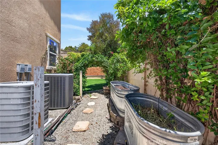 Side Yard Garden Planters