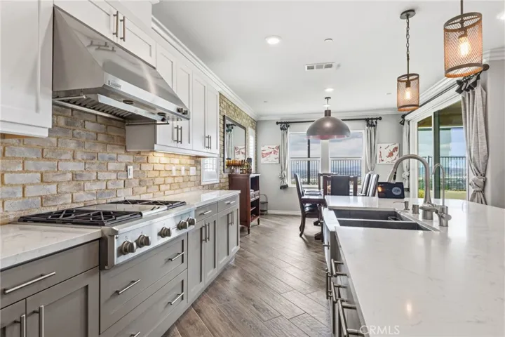 2521 Chad Zeller, Corona, California 92882