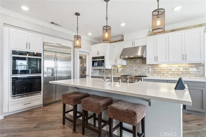 2521 Chad Zeller, Corona, California 92882