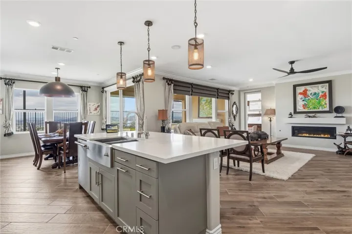 2521 Chad Zeller, Corona, California 92882