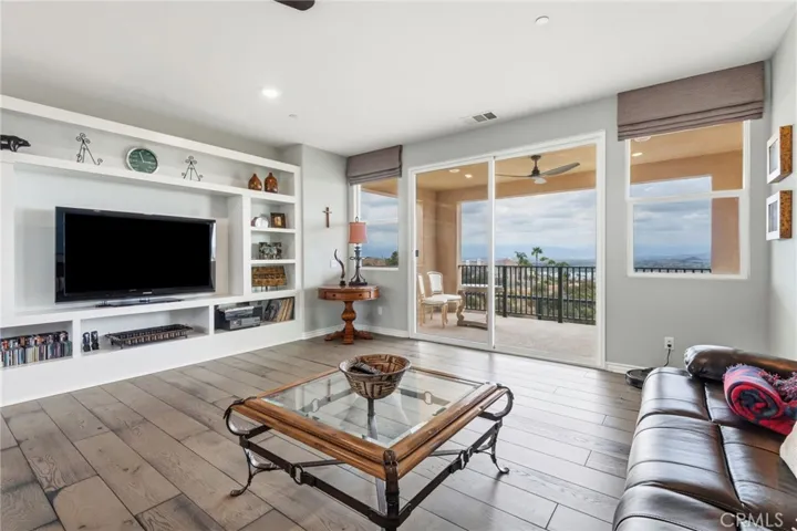 2521 Chad Zeller, Corona, California 92882