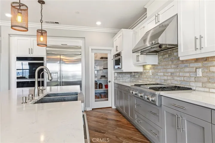 2521 Chad Zeller, Corona, California 92882