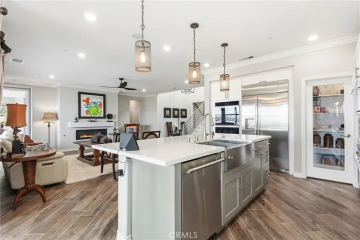 2521 Chad Zeller, Corona, California 92882