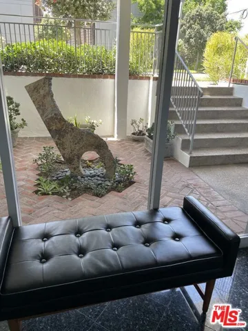 9297 Burton Way 3, Beverly Hills, California 90210
