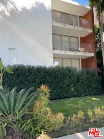 9297 Burton Way 3, Beverly Hills, California 90210