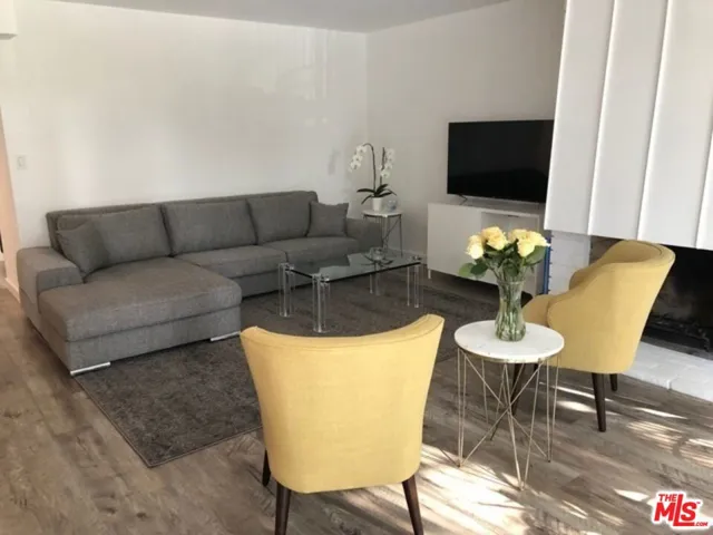 9297 Burton Way 3, Beverly Hills, California 90210