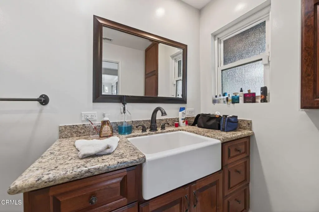 2166 Bardsdale Avenue - Bathroom