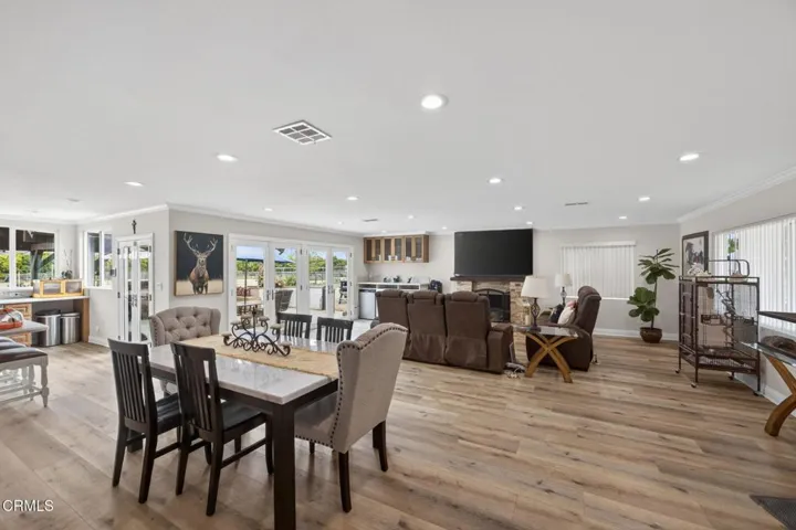 2166 Bardsdale Avenue -  Dining Area