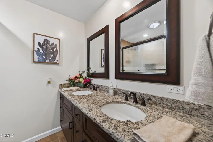2166 Bardsdale Avenue - Bathroom