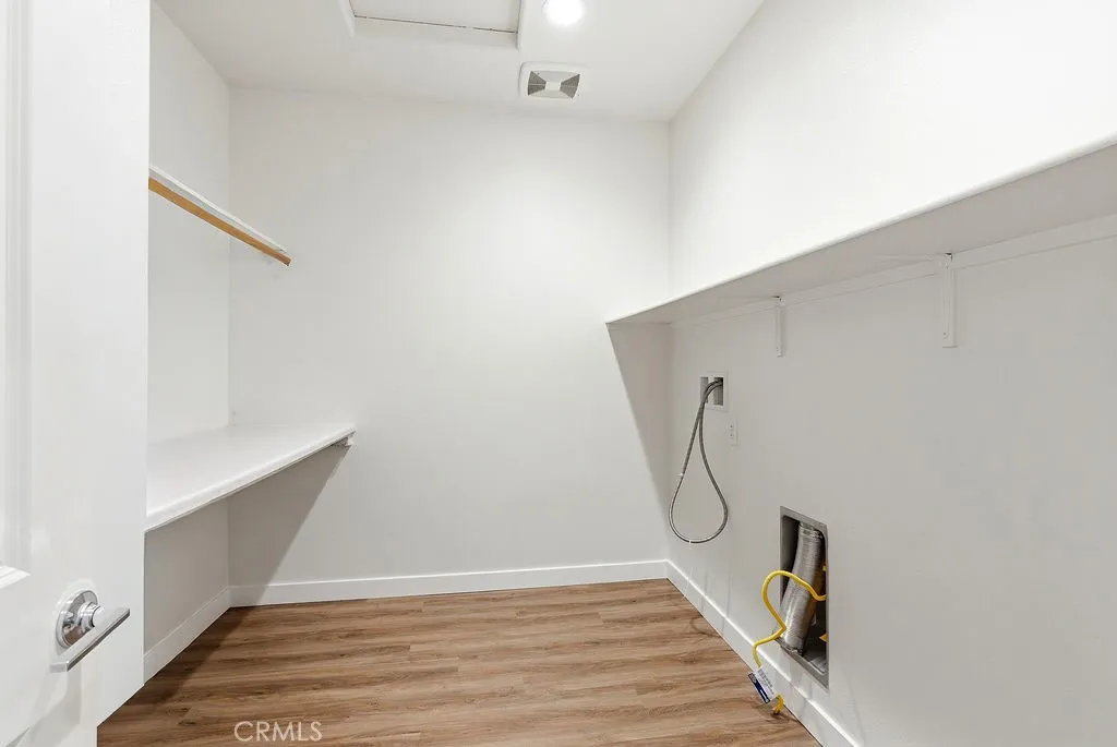 Laundry with connectors
