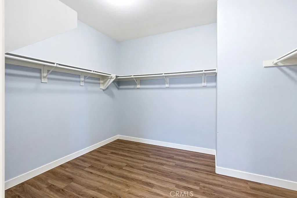 Very spacious primary suite walk in closet