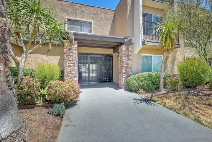 620 E Lexington 13, El Cajon, California 92020