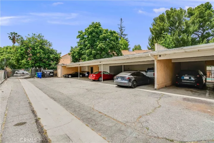 6300 Shoup Avenue 2, Woodland Hills, California 91367