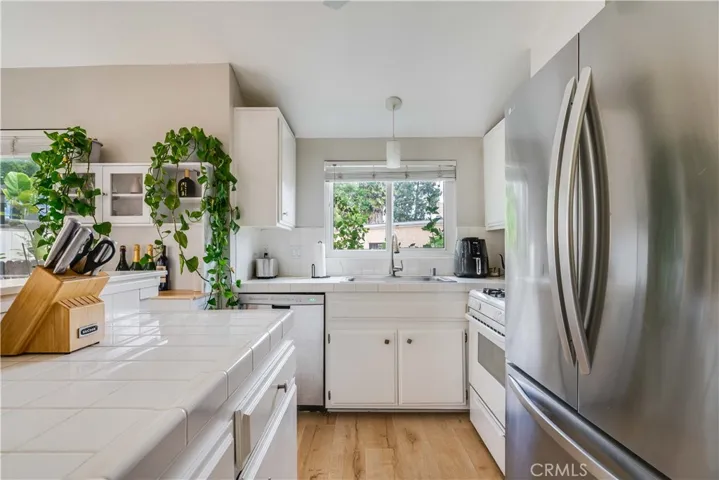 6300 Shoup Avenue 2, Woodland Hills, California 91367