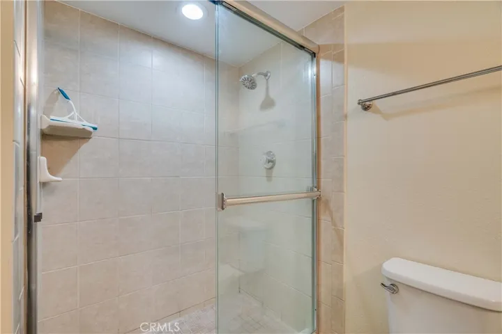 6300 Shoup Avenue 2, Woodland Hills, California 91367