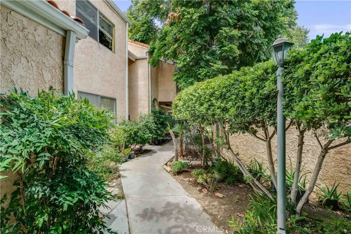 6300 Shoup Avenue 2, Woodland Hills, California 91367