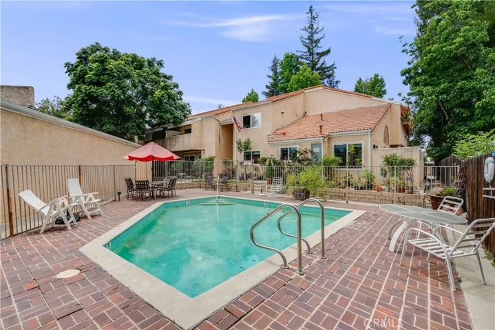 6300 Shoup Avenue 2, Woodland Hills, California 91367