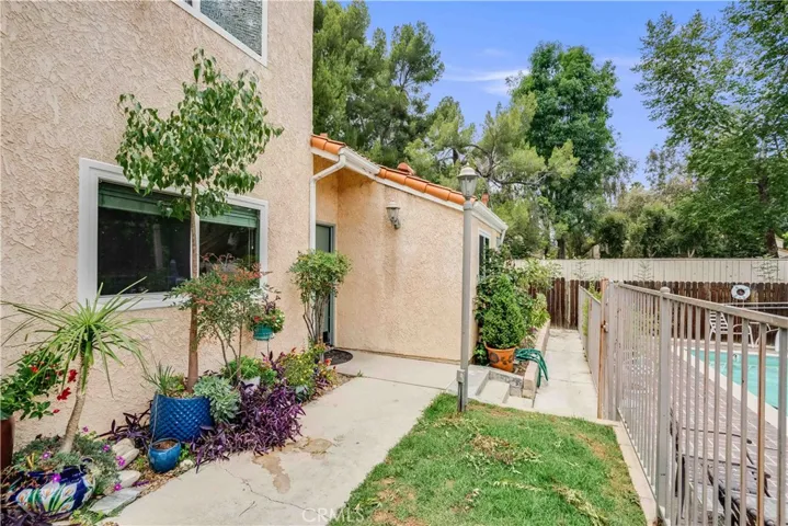6300 Shoup Avenue 2, Woodland Hills, California 91367