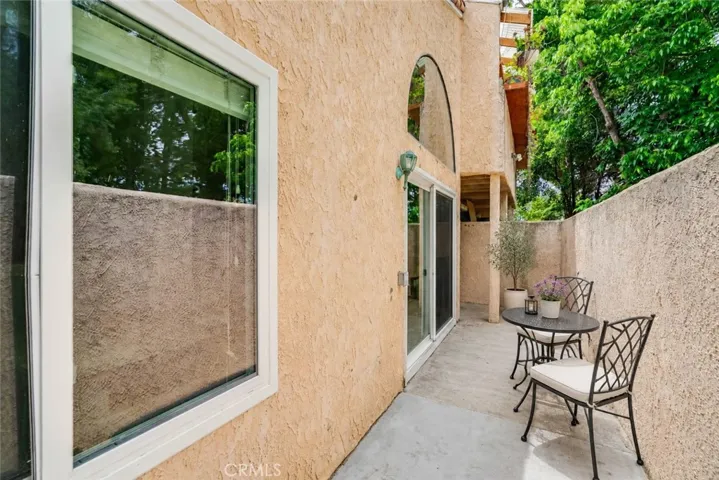6300 Shoup Avenue 2, Woodland Hills, California 91367