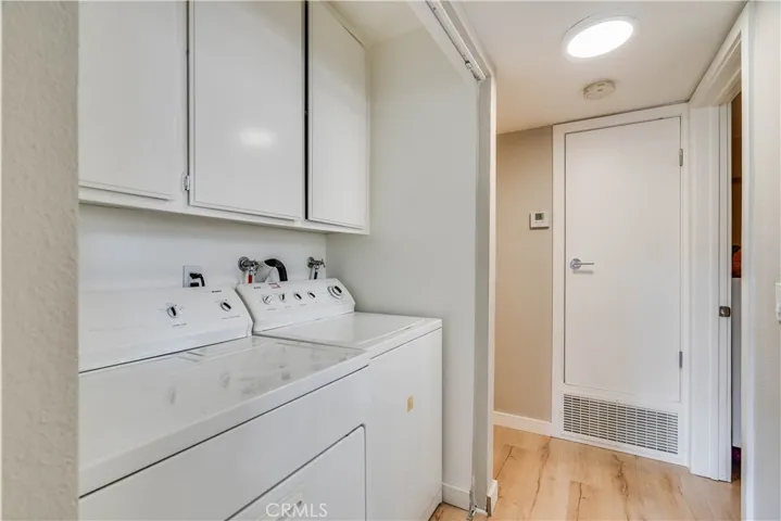 6300 Shoup Avenue 2, Woodland Hills, California 91367