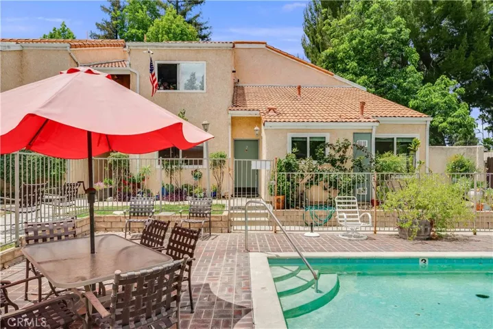 6300 Shoup Avenue 2, Woodland Hills, California 91367