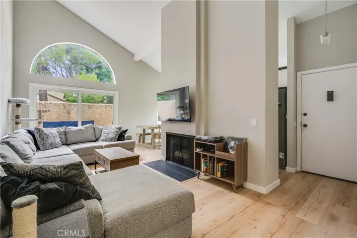 6300 Shoup Avenue 2, Woodland Hills, California 91367