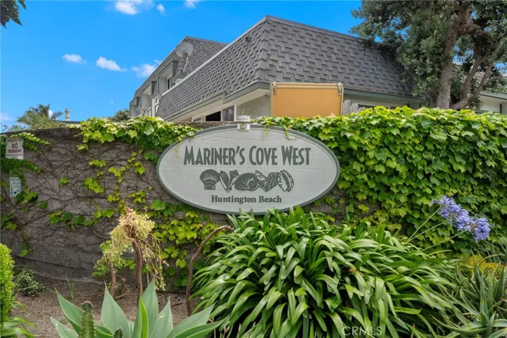 Entry Sign to Mariner's Cove West