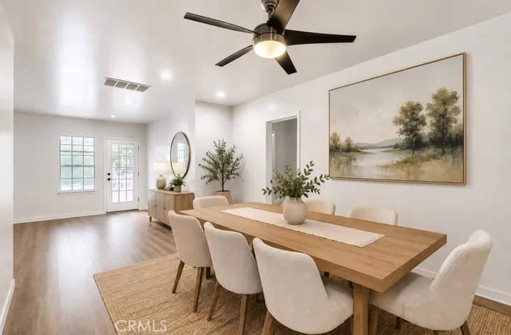 Virtually staged dining room