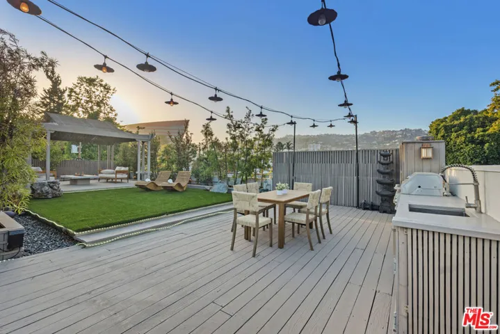 613 Westmount Drive, West Hollywood, California 90069