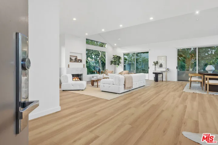 613 Westmount Drive, West Hollywood, California 90069