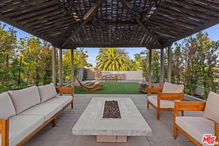613 Westmount Drive, West Hollywood, California 90069