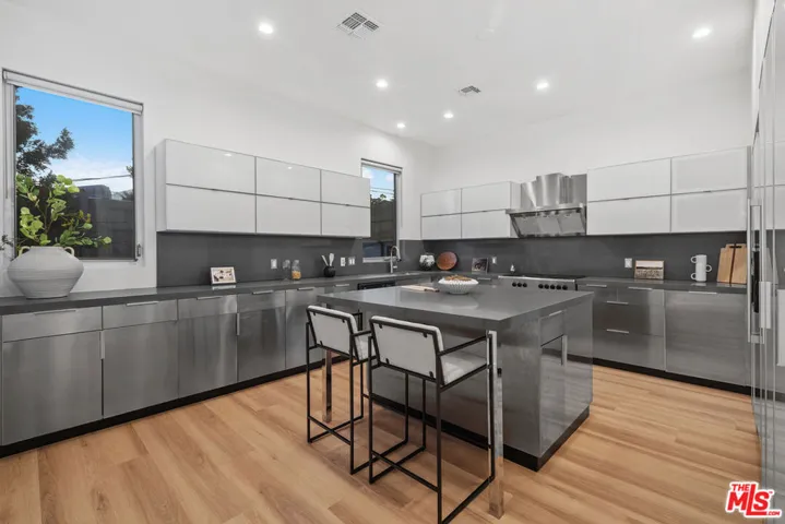 613 Westmount Drive, West Hollywood, California 90069