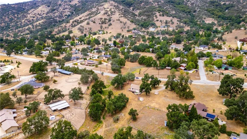27200 Bear Valley Road, Tehachapi, California 93561